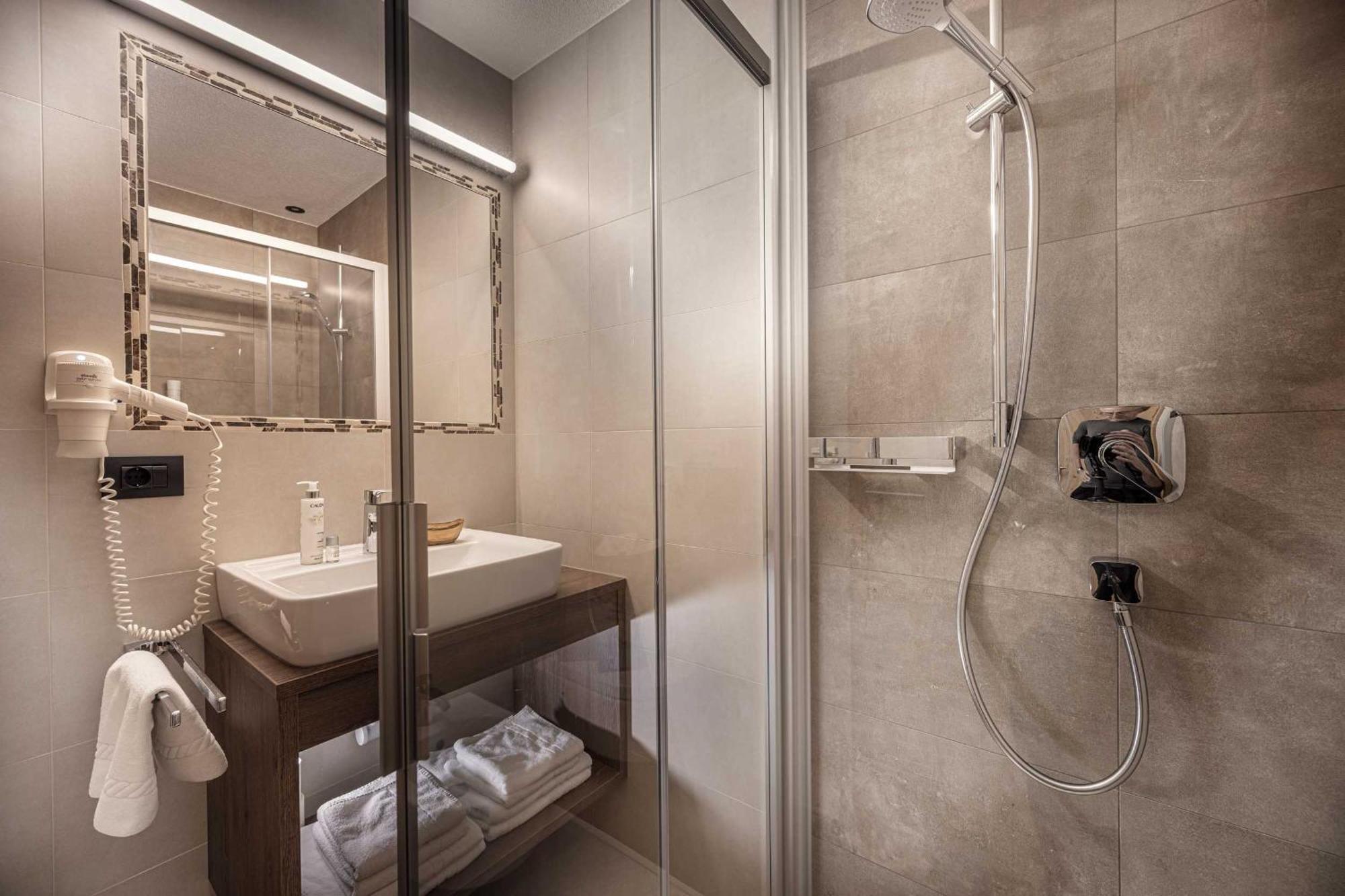 Olang Almhotel Lenz מראה חיצוני תמונה